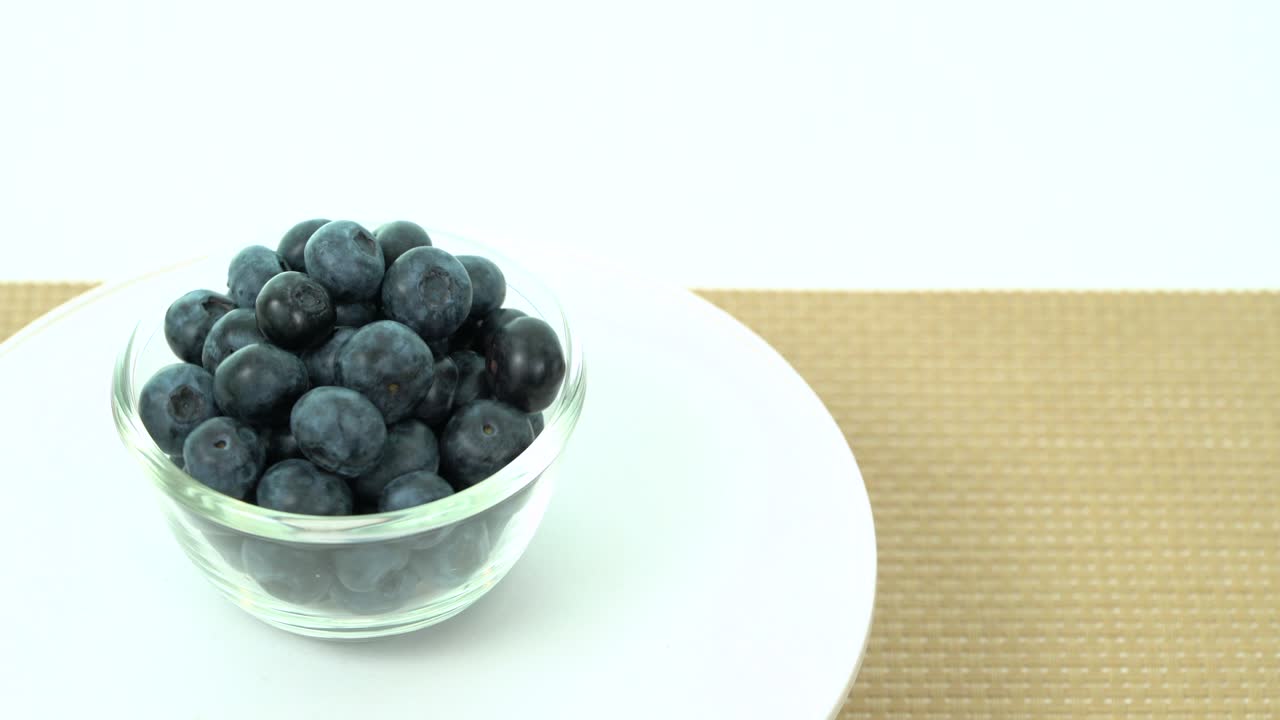 신선한 블루베리의 그, 그 회전, 분류되지 않은