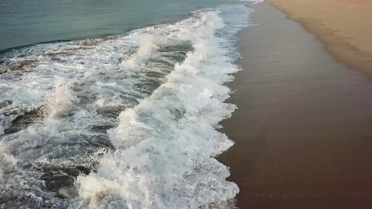 Breaking waves on Los Cabos beach, Mexico