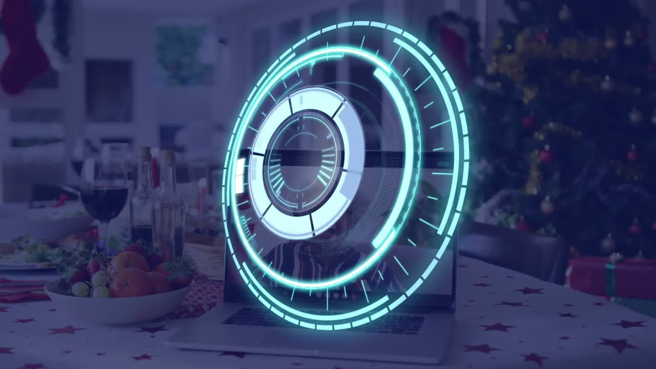 animación de escaneo de alcance sobre la mesa de cena de navidad con llamada de video portátil en fondo azul