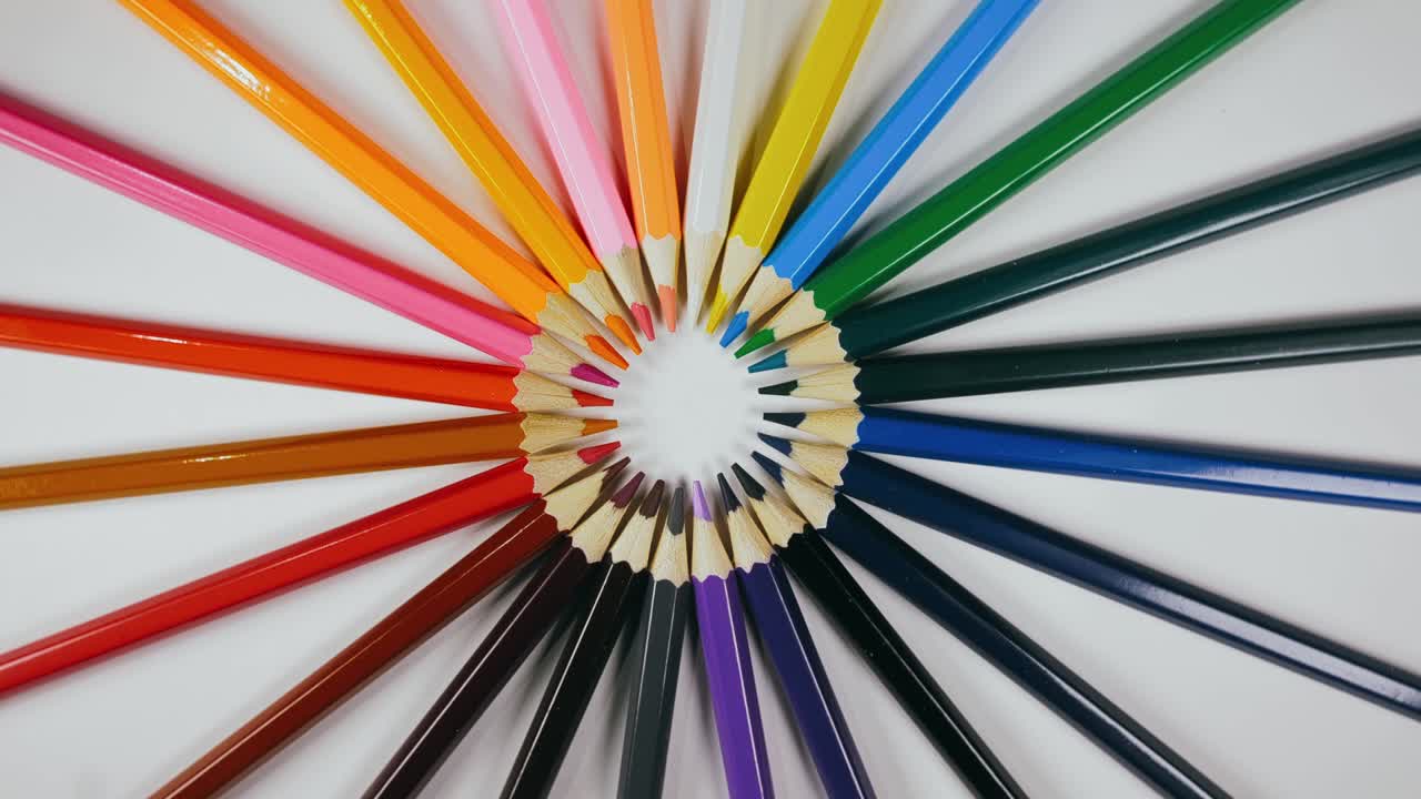 el bolígrafo se sintió en el tocadiscos. el marcador girar girar. girar, crear patrón, hacer el diseño de la forma del círculo. vista superior, colocación plana