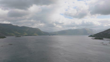 Dramatic-Fjords-And-Mountain-Range-In-Lofoten-Islands