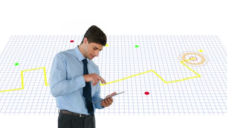 Hombre-Caucásico-Usando-Una-Tableta-Digital-Contra-El-Esquema-De-Líneas-Del-Mapa-De-Navegación-Sobre-Fondo-Blanco.