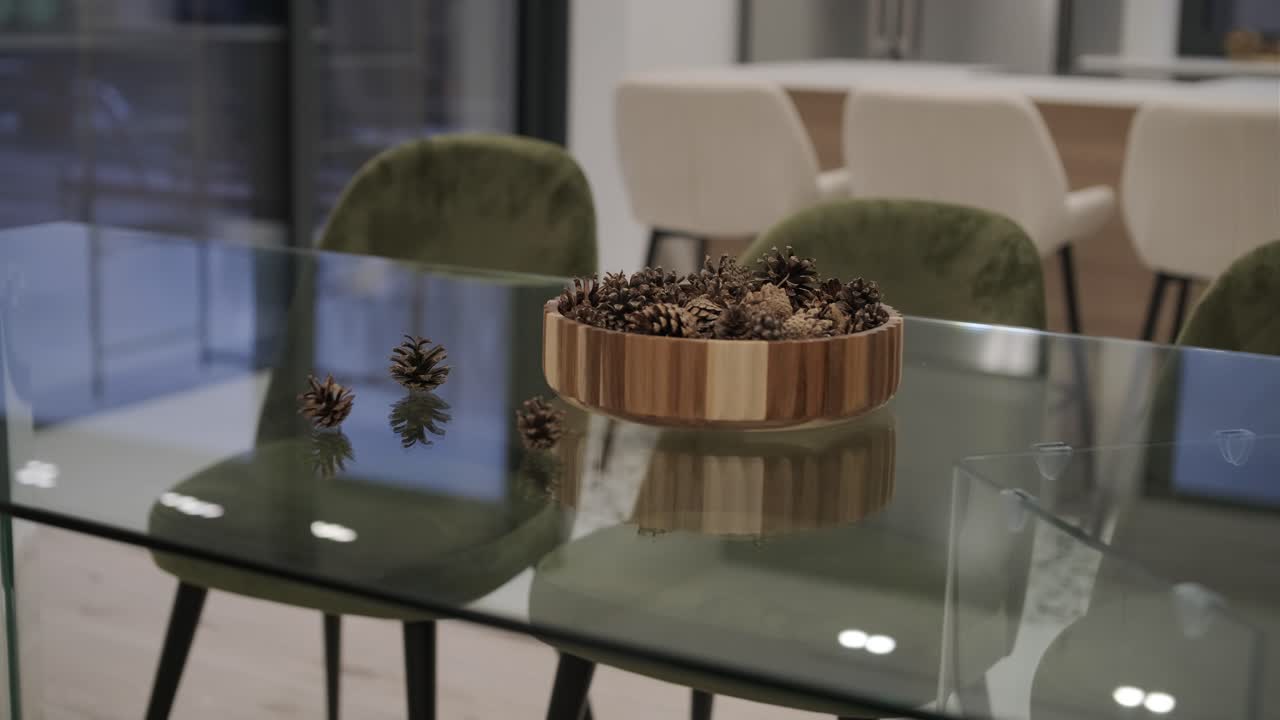 video de diseño y decoración de habitaciones interiores moderno estilo minimalista sala de estar y comedor apartamento estudio.