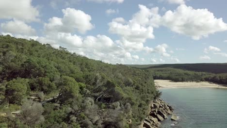 Wattamolla-Lagoon-at-Royal-Nationalpark-near-Sydney-Australia