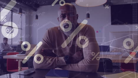 animación de ecuaciones matemáticas y símbolos sobre hombre de negocios afroamericano trabajando en la oficina.