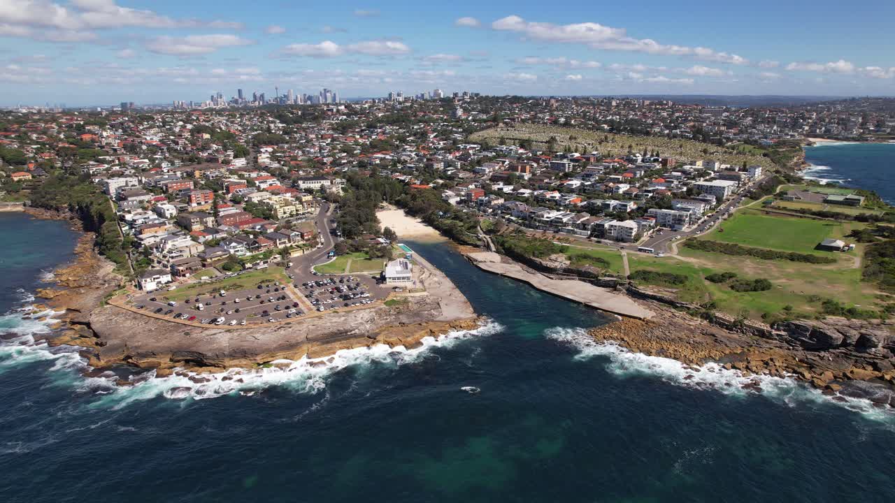 오스트레일리아 의 nsw 주 시드니 에서 여름 에 있는 클로벨리 해변 과 만 - 공중 사진