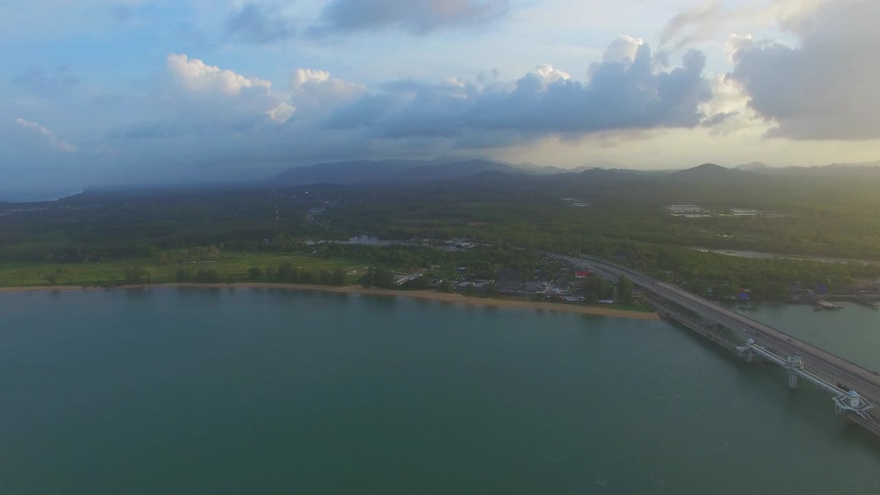 la historia del amor, el puente de sarasin.
