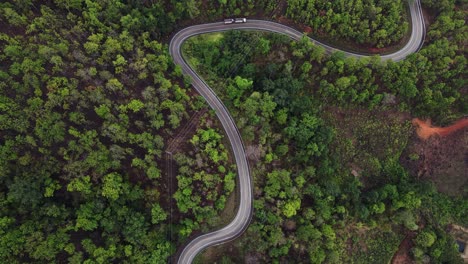 la carretera curvó en phetchabun, tailandia
