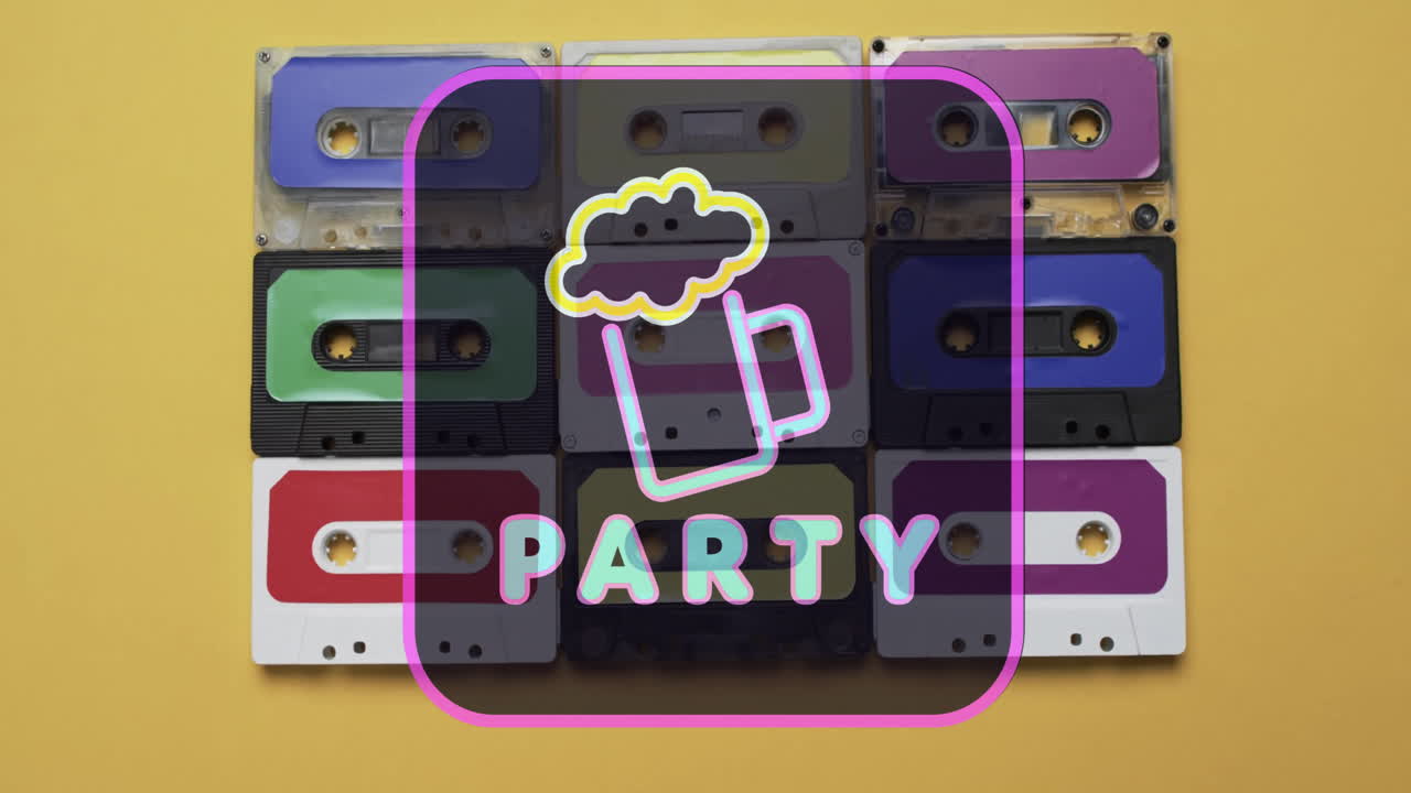Animazione della scritta "Party" e birra su nastro su sfondo verde.