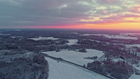 Vista-Aérea-Paisaje-Invernal-Al-Atardecer