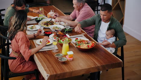 Familie,-Abendessen-Und-Essen-Im-Speisesaal