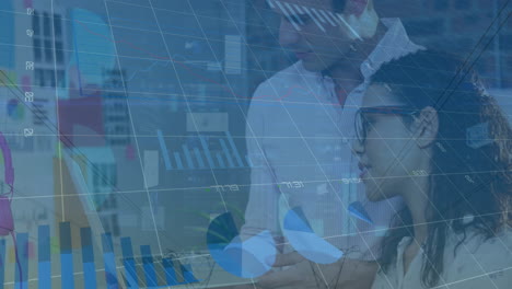 animación de gráficos, círculos de carga, cambios de números, diversos compañeros de trabajo discutiendo en la oficina
