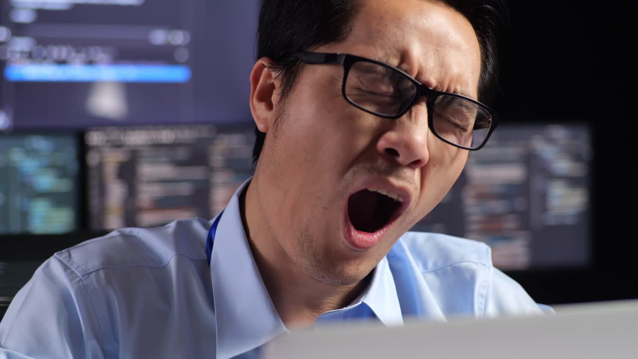 직장에서 피곤한 프로그래머