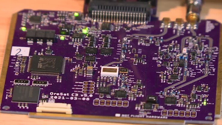 COMPUTER MICRO CHIP BOARD BLINKING ON AND OFF