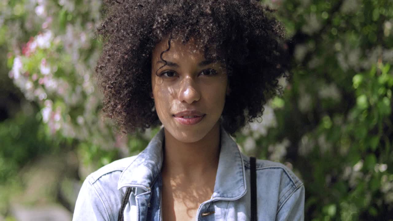 increíble mujer joven