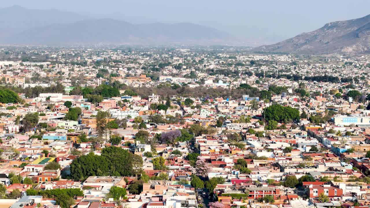 Ripresa aerea della città di Oaxaca in Messico