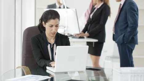 hombres de negocios árabes de oriente medio
