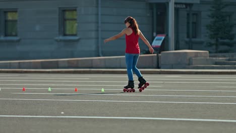 rollerball coaching, a girl doing a rotation on roller skates. turn around, professional roller sport. 4k, 10bit, prores