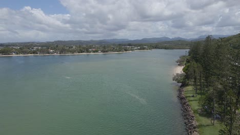 Idyllische-Aussicht-Vom-Kevin-Gates-Park-In-Burleigh-Heads,-Australien