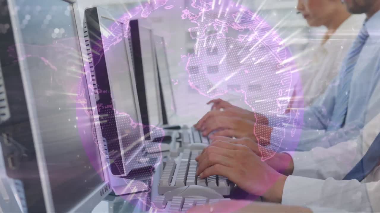 animación del globo sobre personas de negocios que usan computadoras