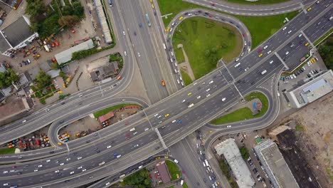 rusia ciudad de moscú hora del día tráfico intersección de carreteras intersección panorama aéreo 4k