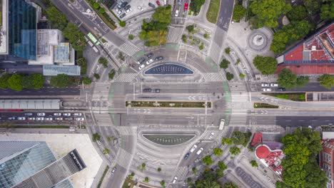 Vista-De-Hiperlapso-Aéreo-Sobre-El-Tráfico-En-Una-Rotonda,-En-Un-Día-Soleado,-En-La-Ciudad-De-México,-Estados-Unidos---De-Arriba-Hacia-Abajo,-Lapso-De-Tiempo,-Disparo-De-Drones