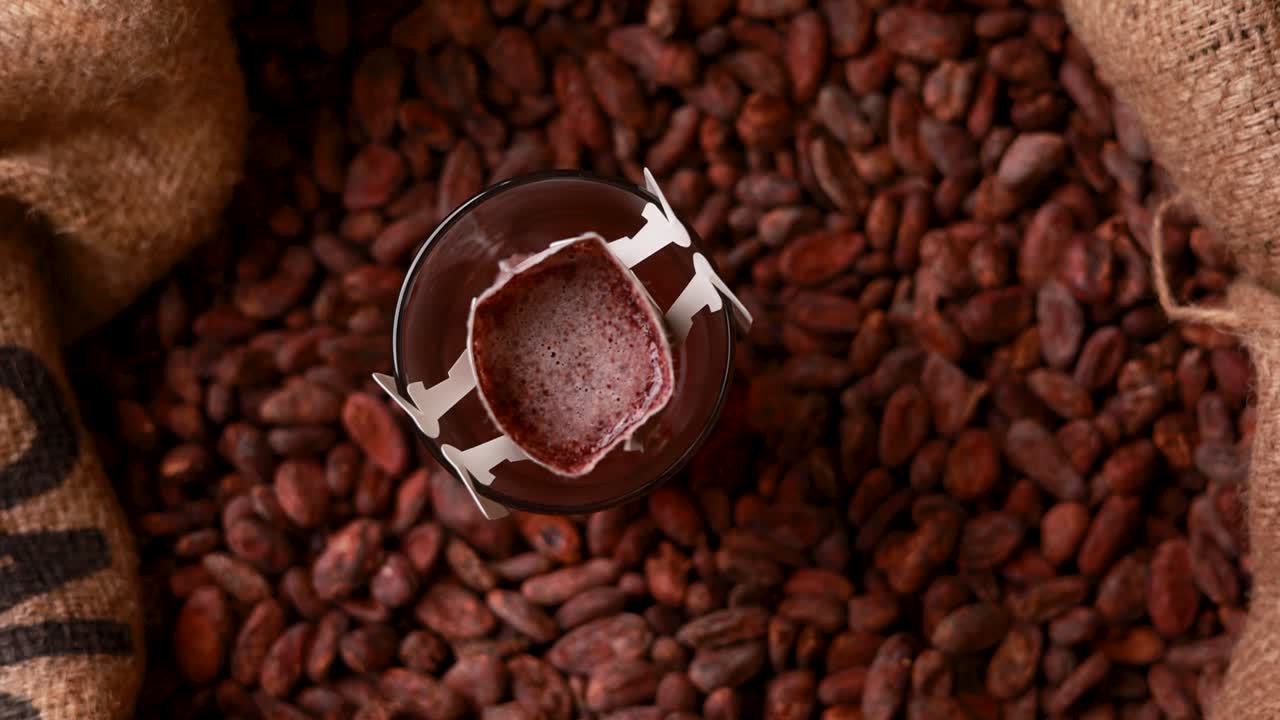 elaboración de café por goteo con granos de café