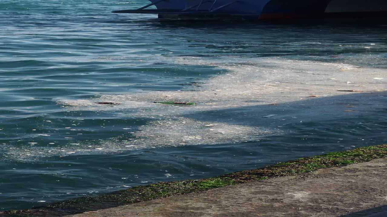 바다의 플라스틱 오염