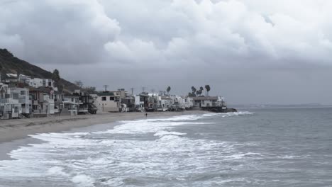 Costa-De-Malibu-California-4k-Con-Olas-Rompiendo