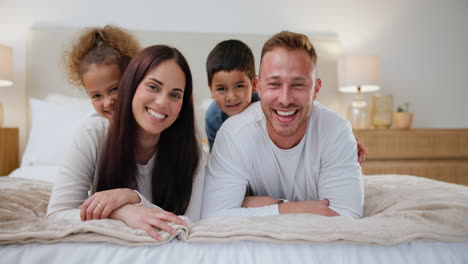 Love,-face-and-family-on-bed-happy