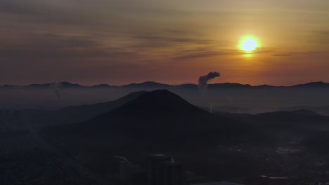 黎明中的甘南景觀,首爾