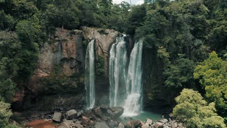 vista aérea de las cascadas de nauyaca - parque natural de las cascadas de nauyaca en costa rica