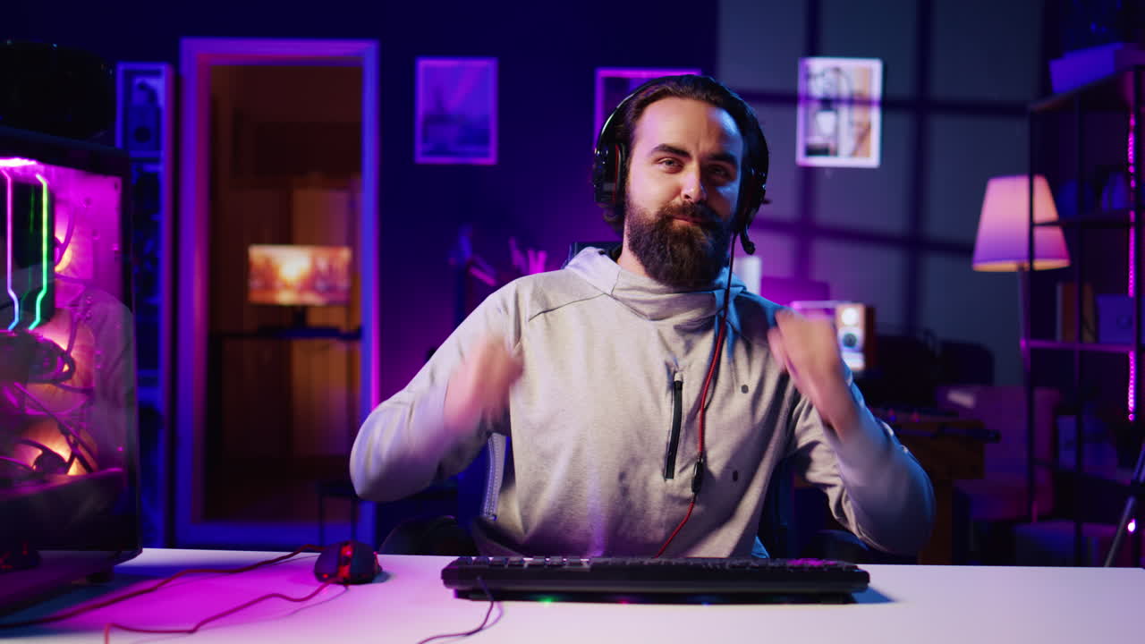 친구들과 경쟁하면서 멀티플레이어 비디오 게임에서 승리를 거둔 행복한 플레이어