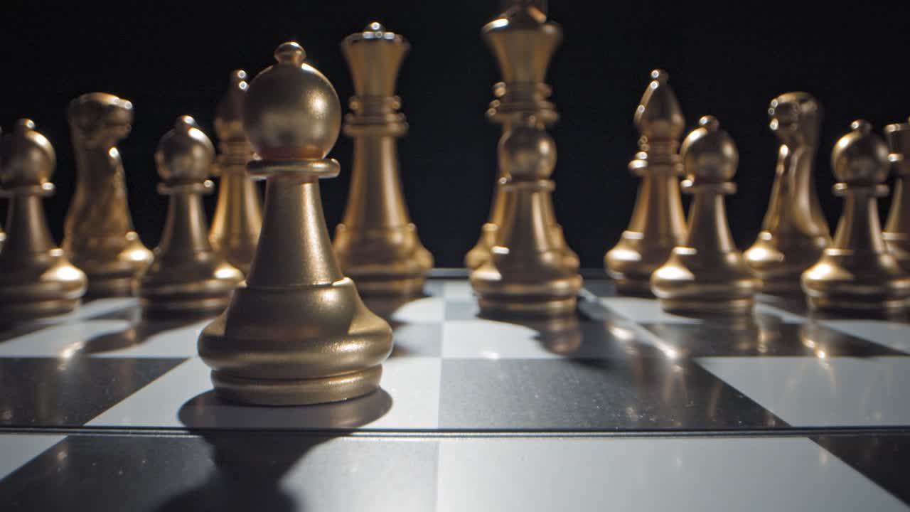 den gyldne bonde flyttede fremad med to pladser på skakbrættet.