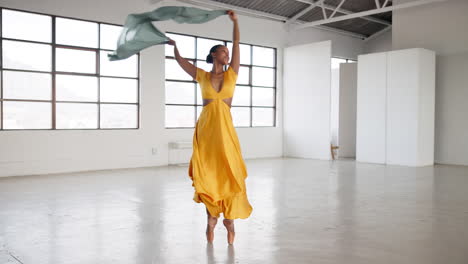 baile, vestido y una mujer para la actuación