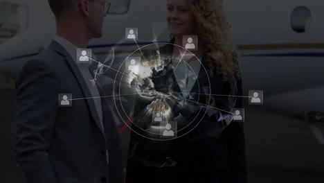 red de iconos de perfil en todo el mundo contra hombre de negocios y mujer de negocios hablando en la pista del aeropuerto
