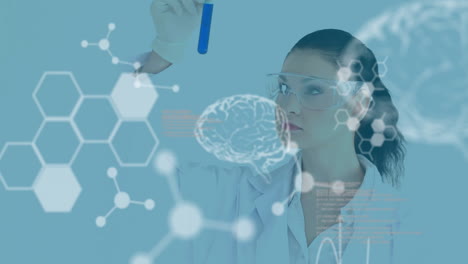 animación de procesamiento de datos científicos, cerebro humano sobre científica caucásica en el laboratorio