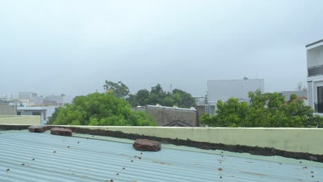 Starker-Regen-Und-Starker-Wind-über-Gebäuden-In-Der-Stadt-Da-Nang,-Vietnam-Kurz-Vor-Dem-Tropischen-Taifun-Noru