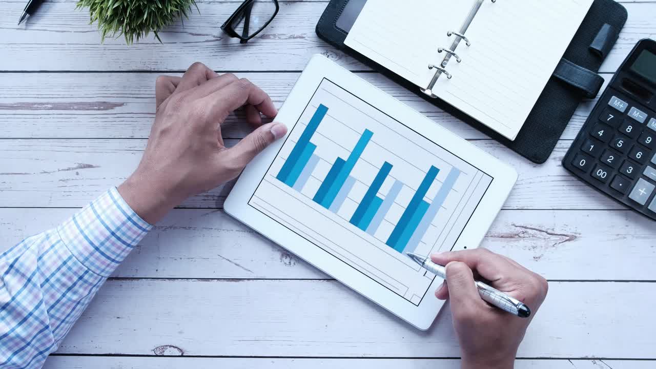 бизнес-анализ на планшете