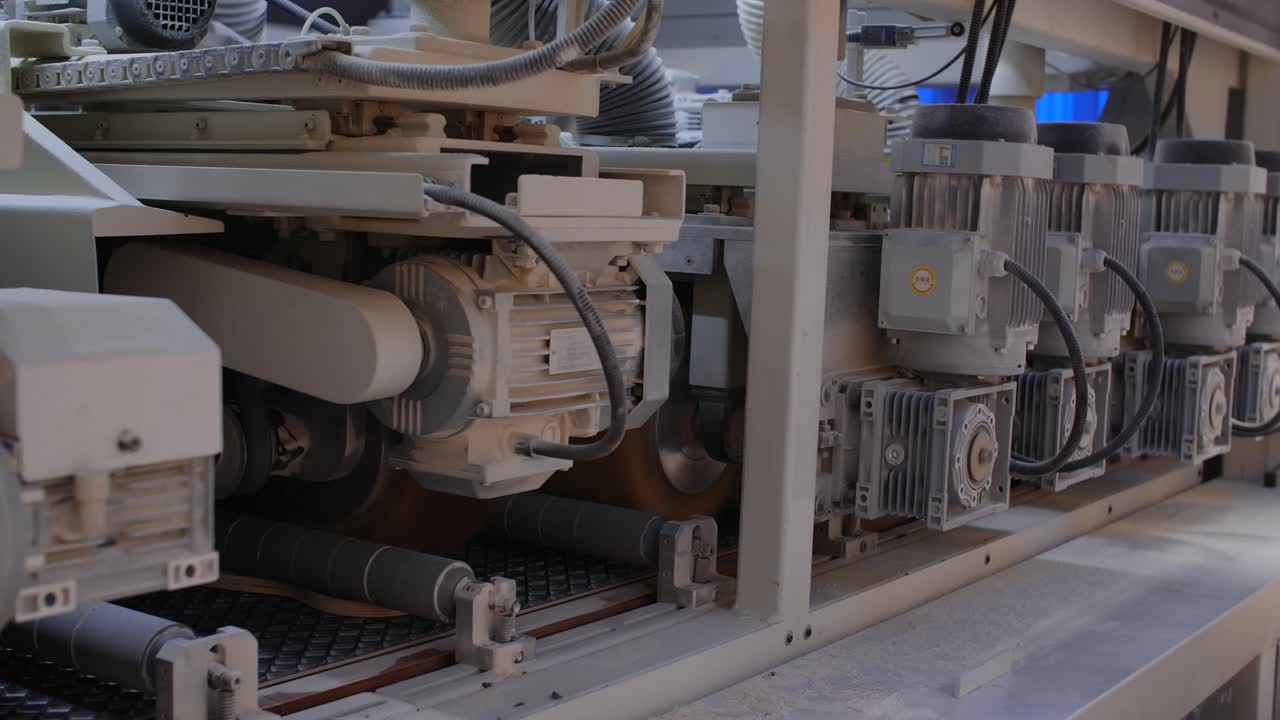 자동 목재 가공 기계