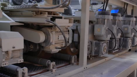 máquina automatizada para el procesamiento de la madera