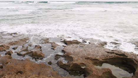 ocean waves hitting rock pools at mornington peninsula