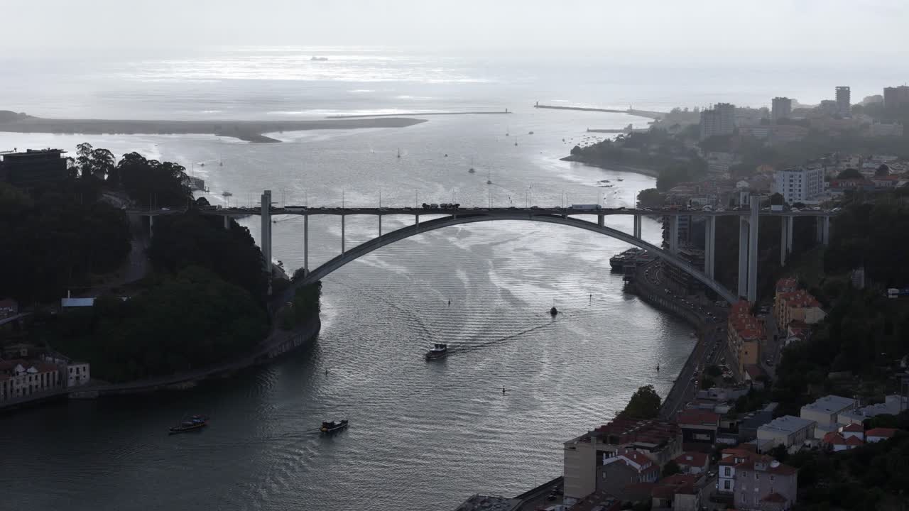 Arrabida bridge over the Douro river