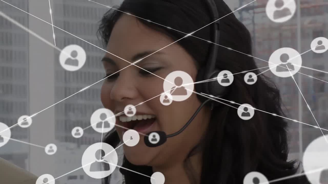 animación de una red de conexiones e iconos sobre una mujer de negocios con auriculares