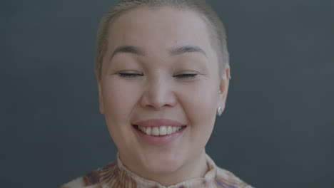 retrato de una mujer sonriente