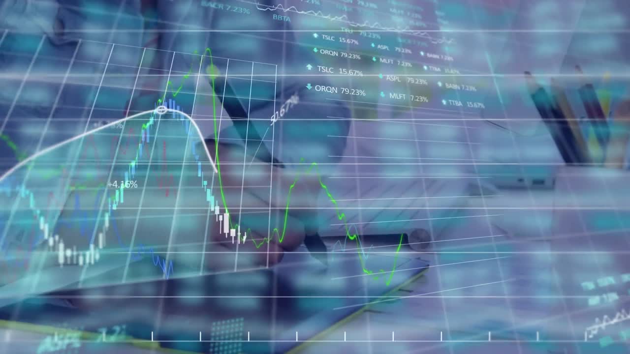 animazione dell'elaborazione dei dati digitali sulla persona che scrive