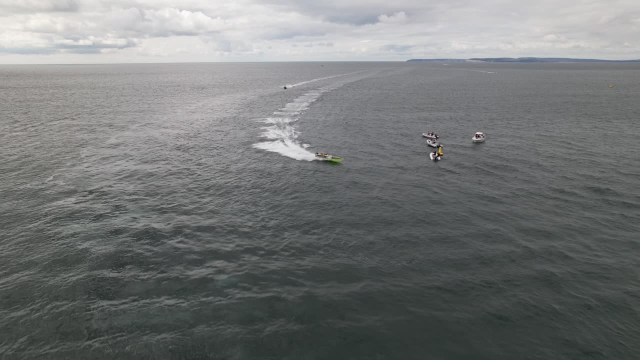 clip de carreras de botes de motor 8