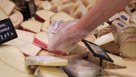 comprar queso en el mercado