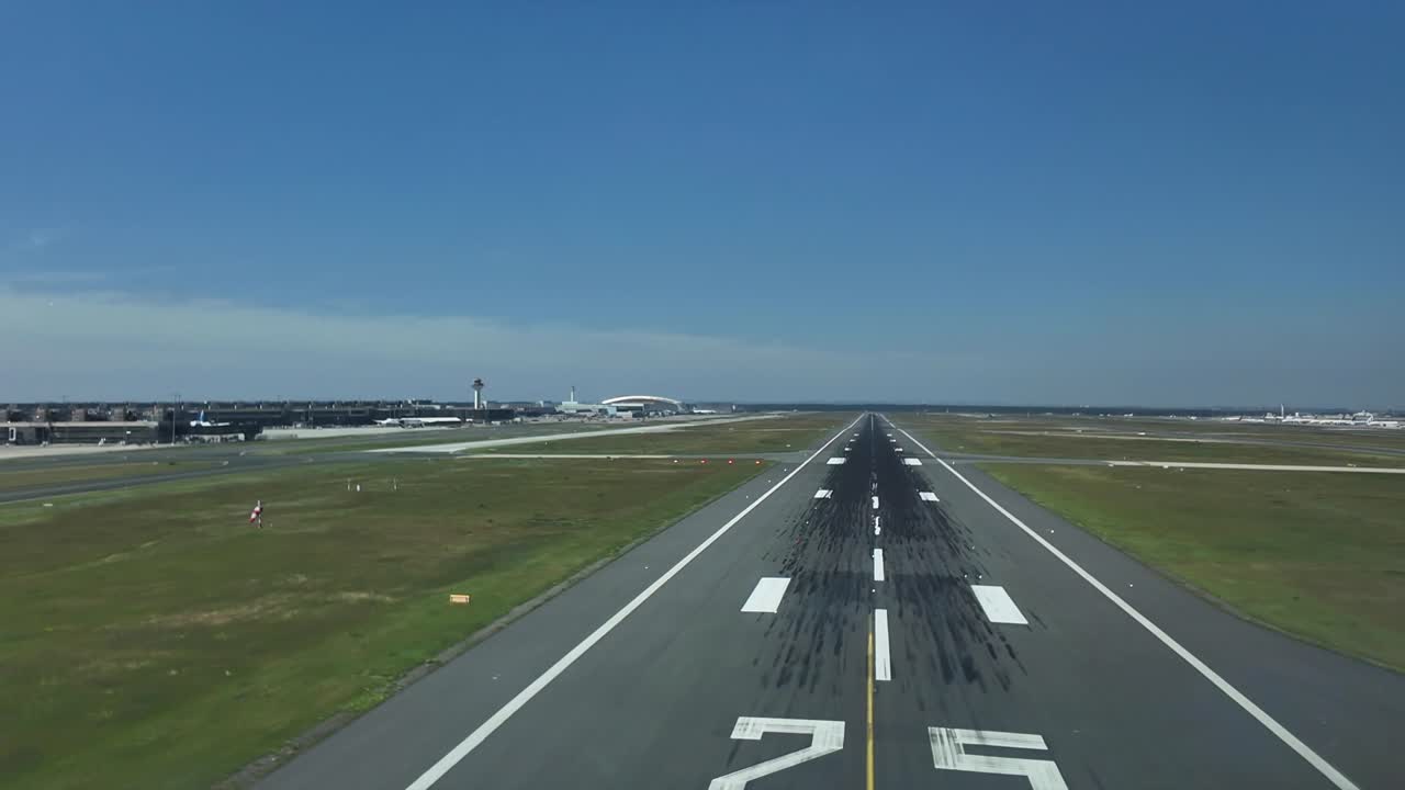pilot pov inmersivo en tiempo real aterrizando en la pista del aeropuerto de barcelona