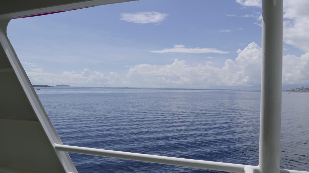 Slow forward walk towards edge of cruise ship with ocean below